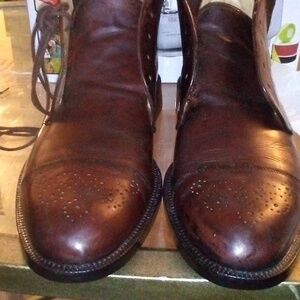 Johnston & Murphy's signature series high top men's shoe slightly worn